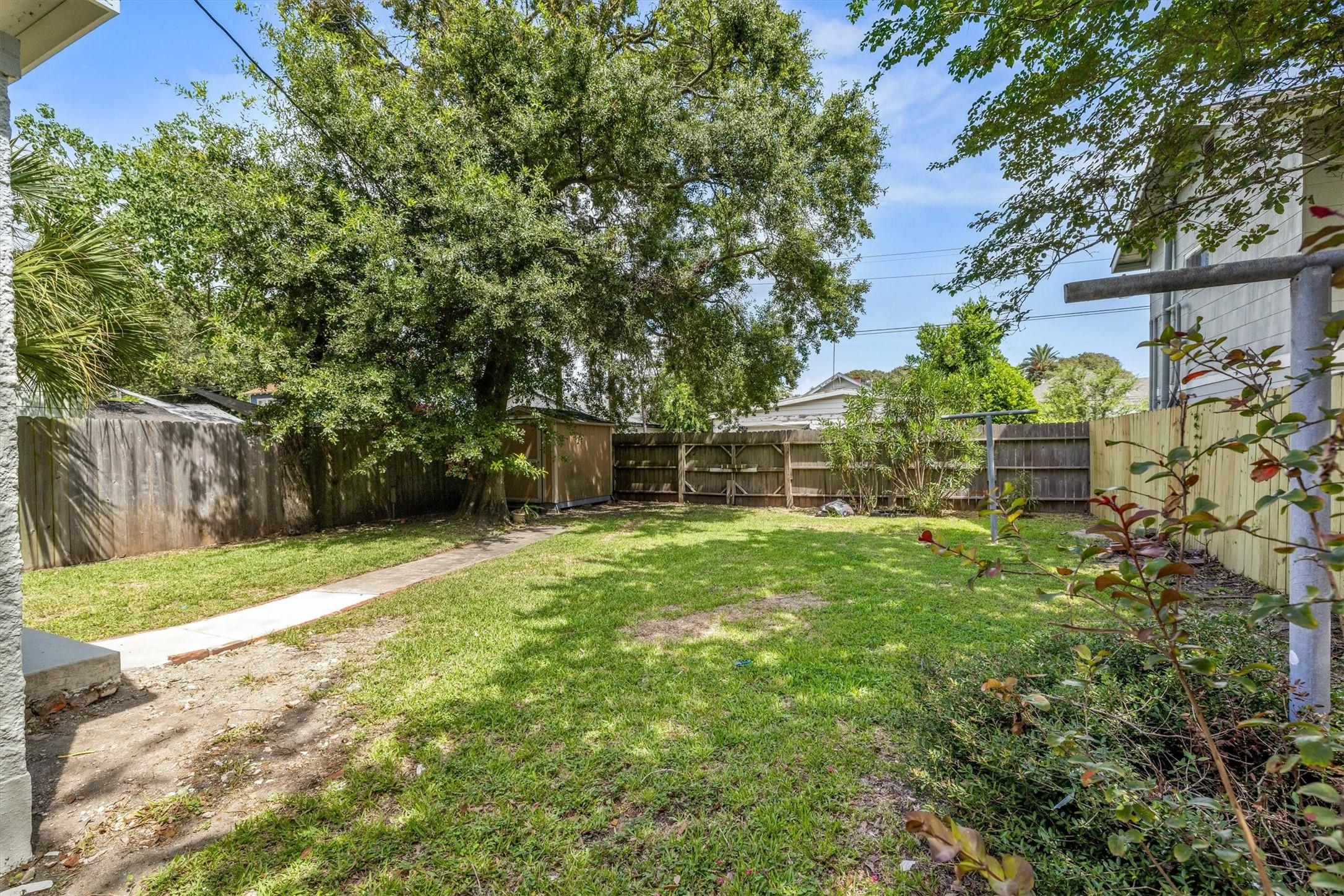Image 3: large back yard with alleyway