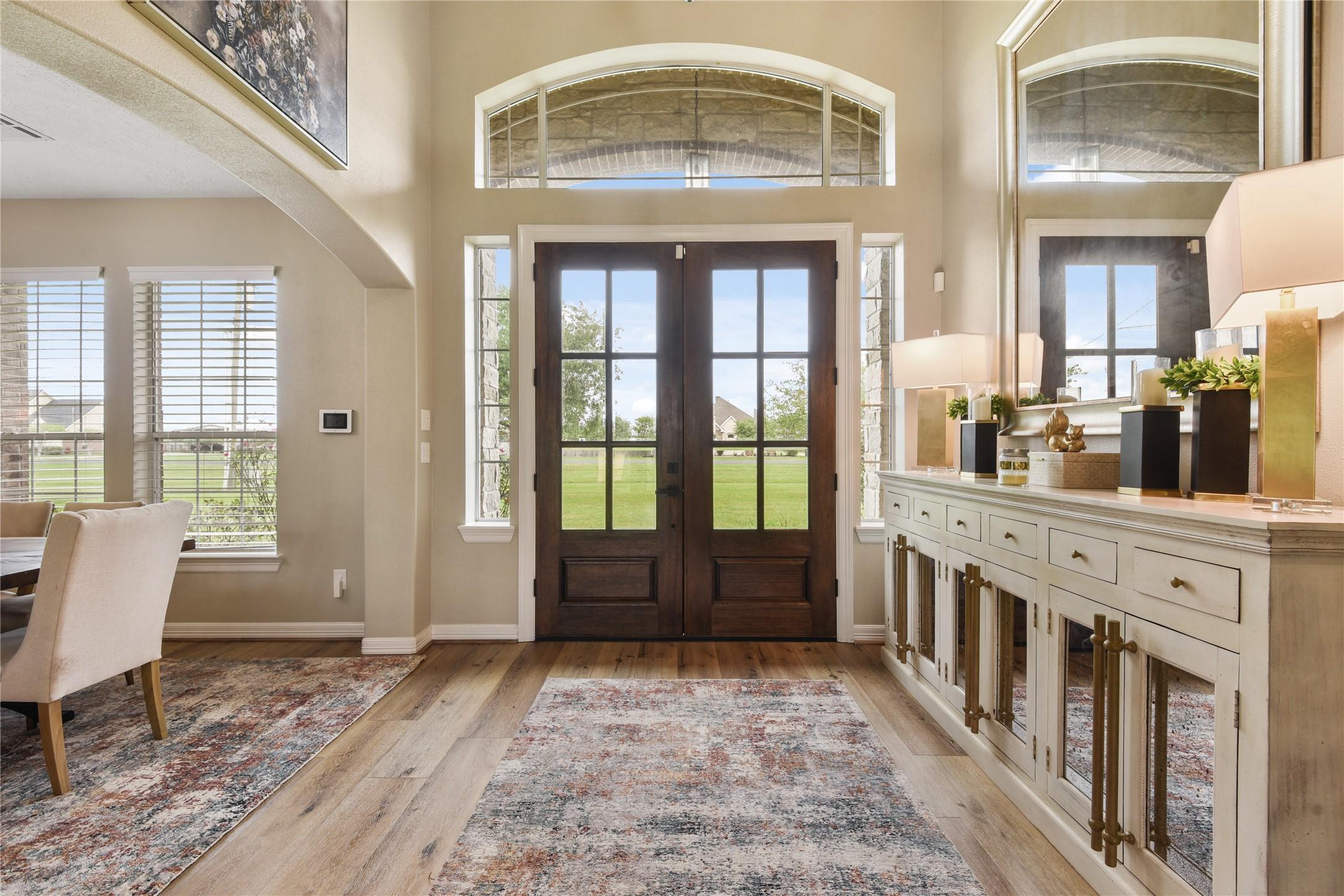Image 3: Grand double door entry way