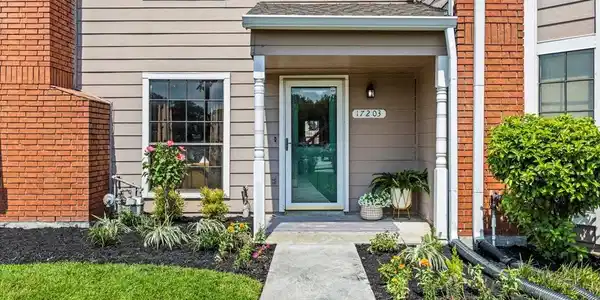 17203 Saturn Lane