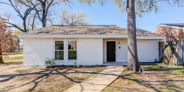 4800 Oak Hollow Street