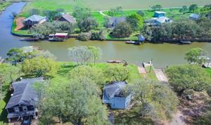 743 Private Road 652, Live Oak Bend