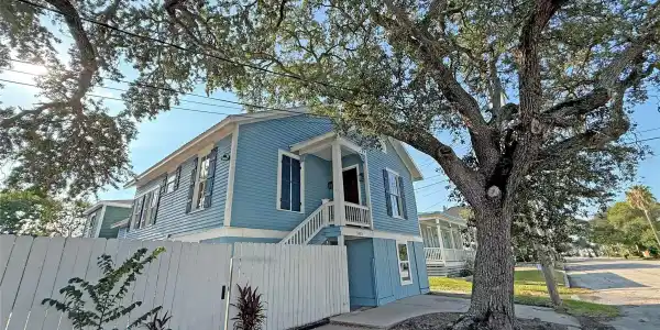 1415 Moody Avenue