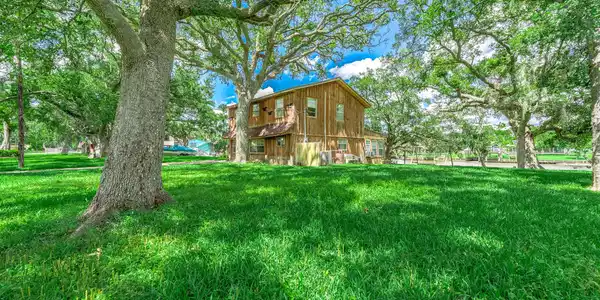 875 Private Road 652