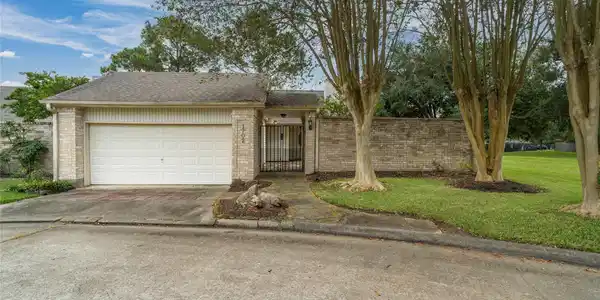 1702 Plumbwood Way