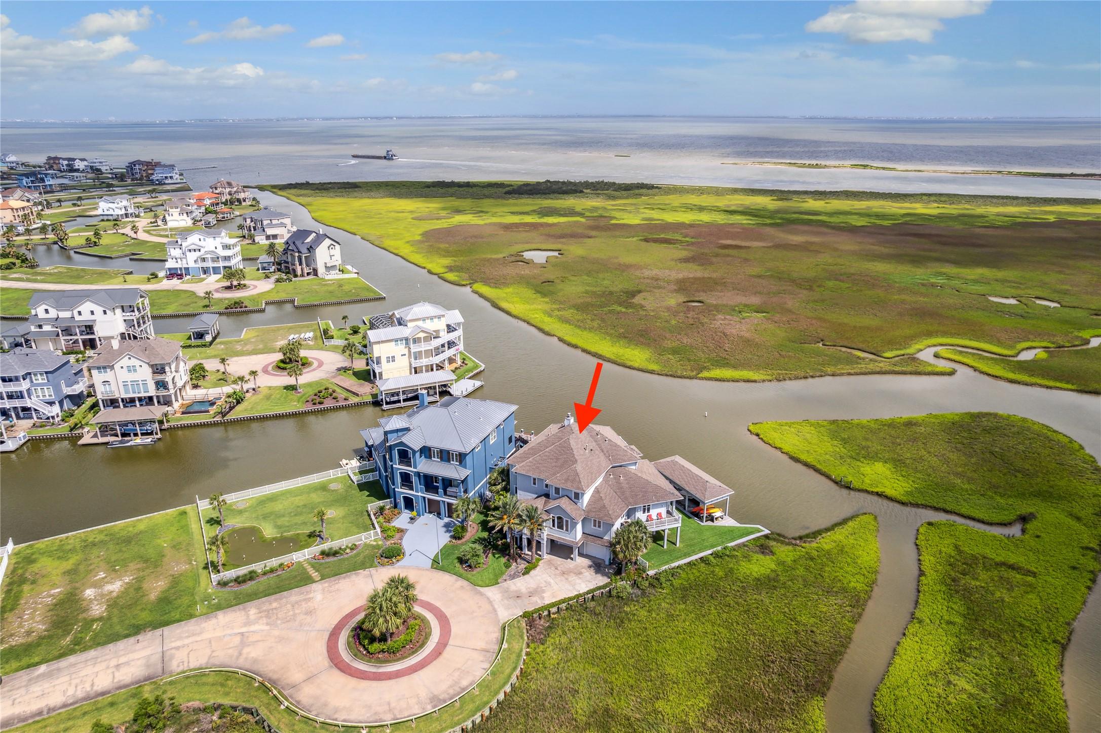 Image 4: This stunning waterfront home is perfectly positio