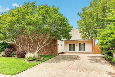 6 Quintana Drive