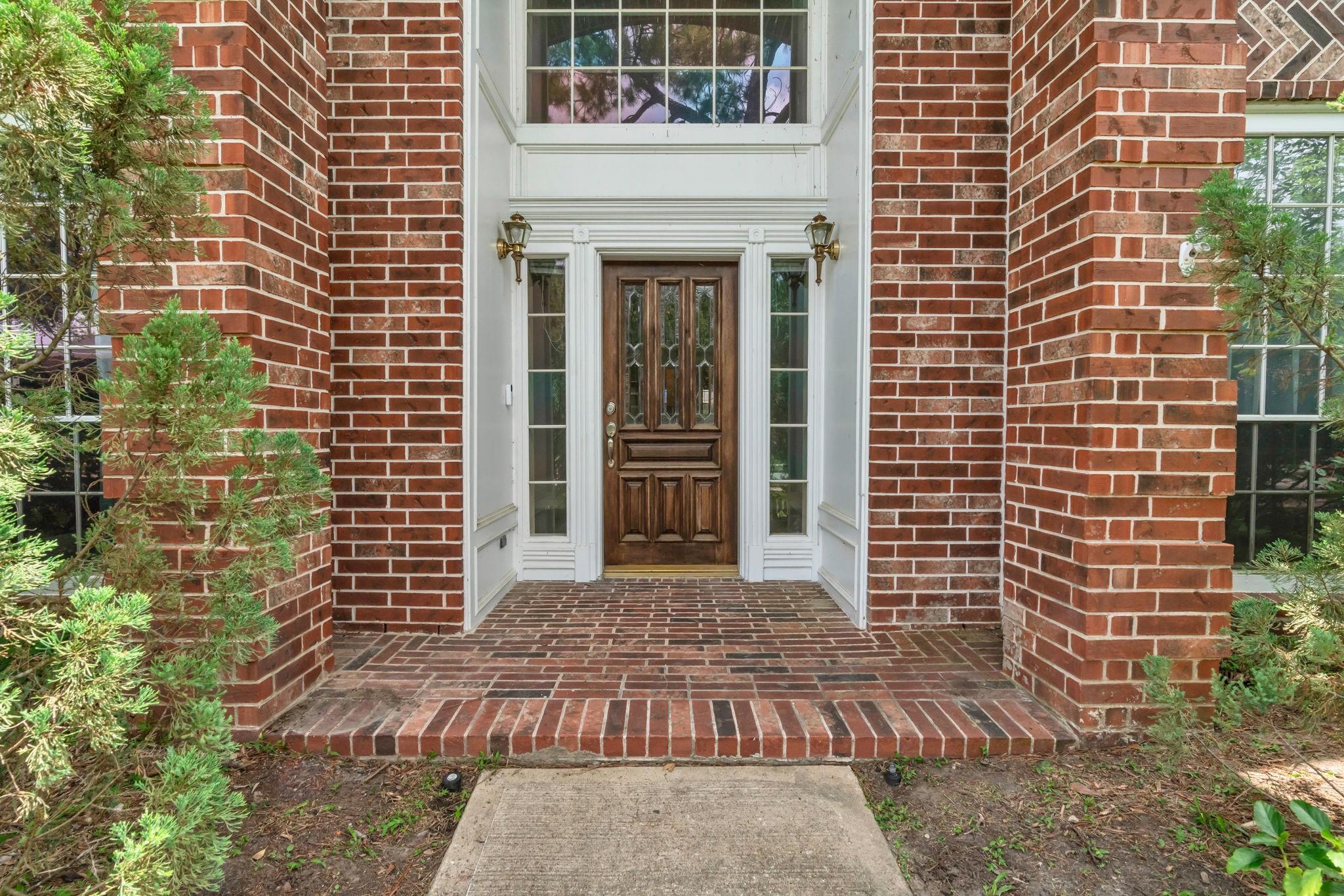 Image 3: The front entry welcomes you in.