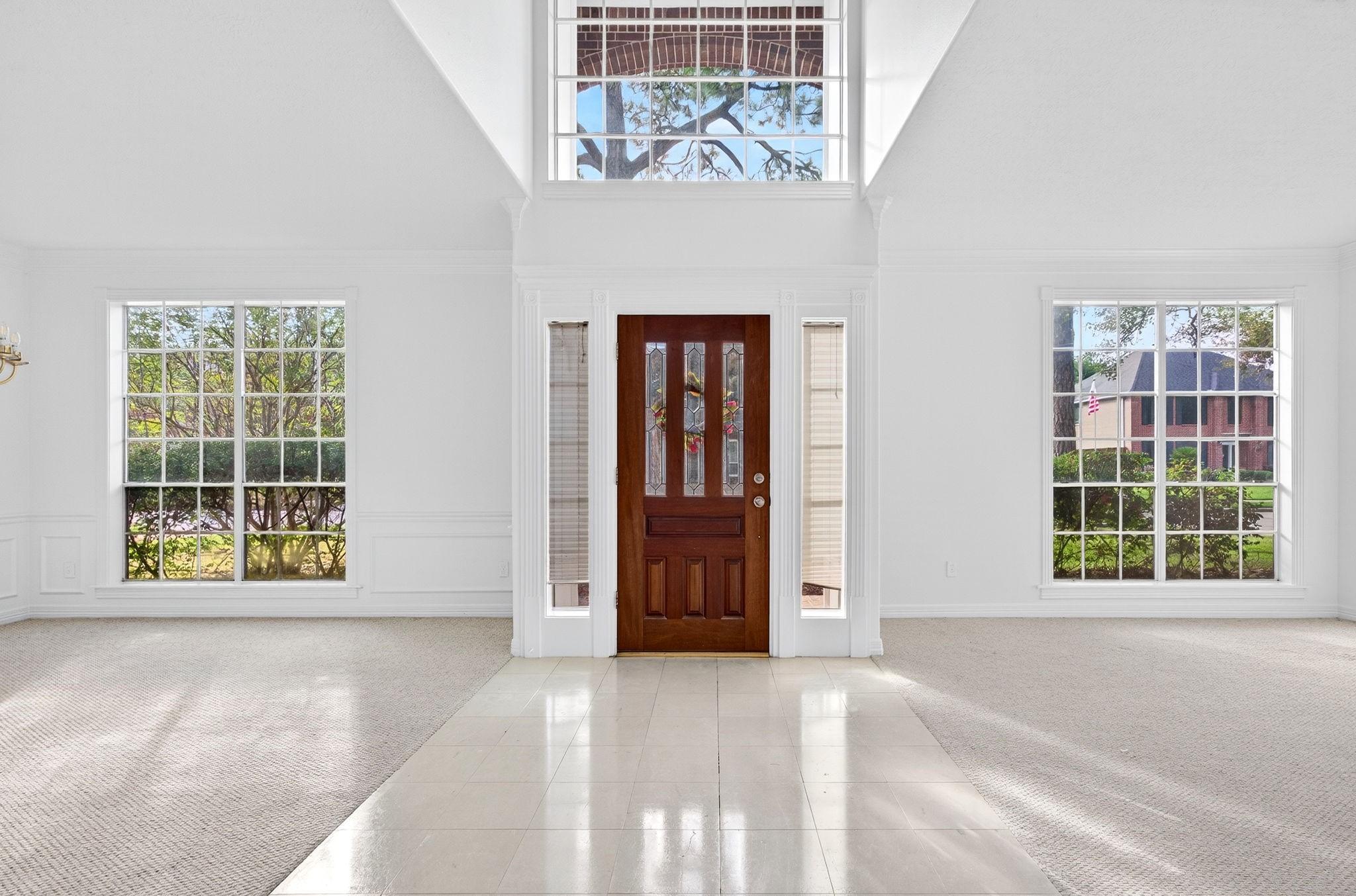 Image 4: Foyer as you come in the home.