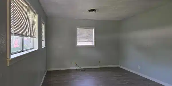 Image 4: Living Room