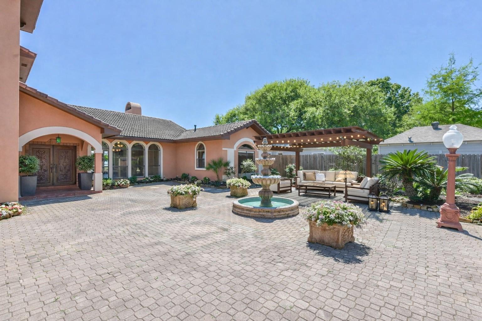 Image 3: Courtyard 
(Virtually Staged)