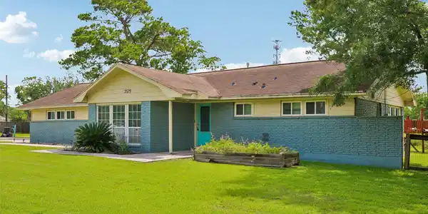 3519 Highway 146 S