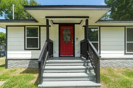 404 Oaklawn Street
