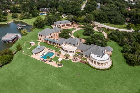 401 Lakeshore Drive