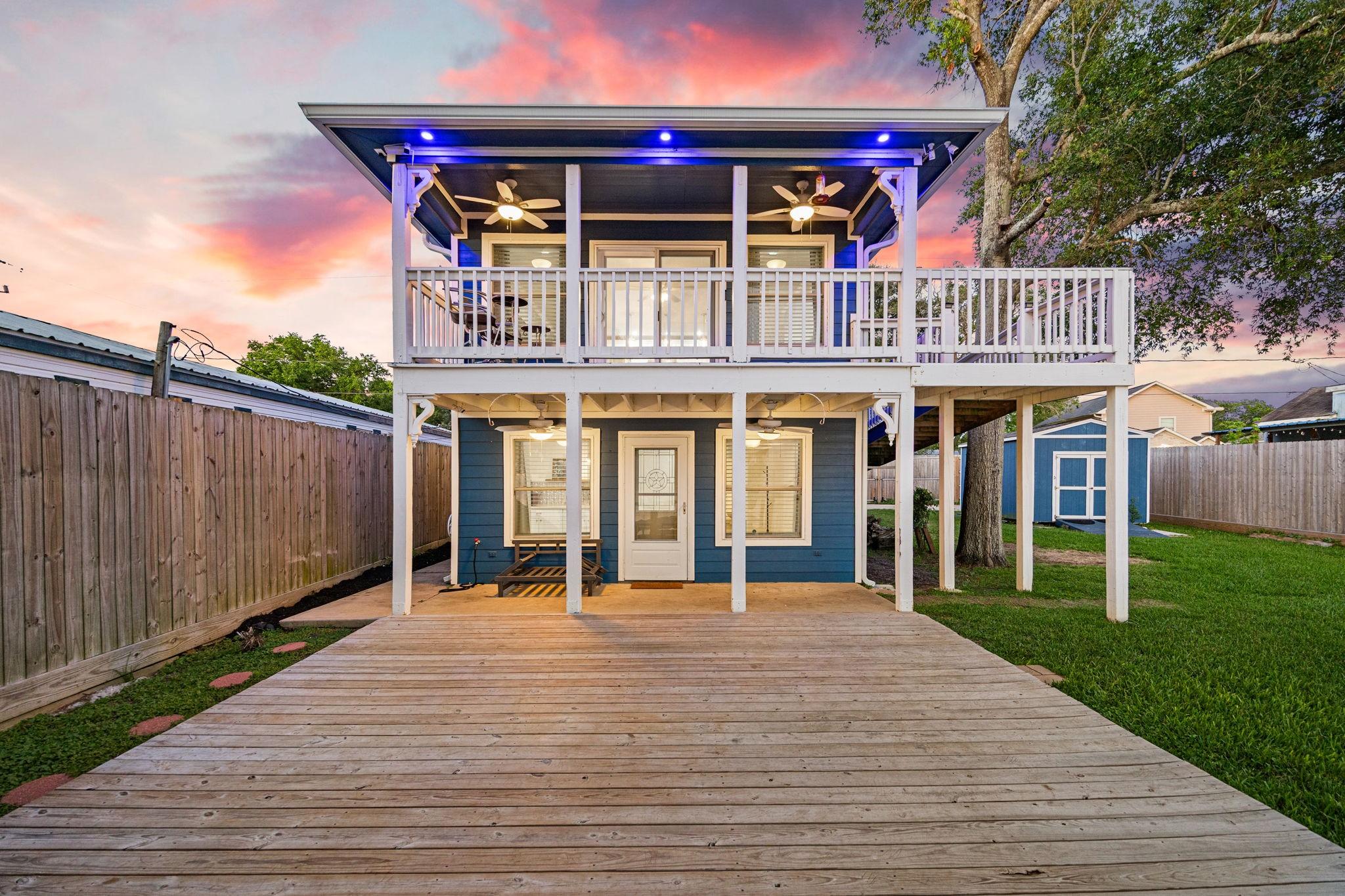 Image 4: Coastal charm exterior