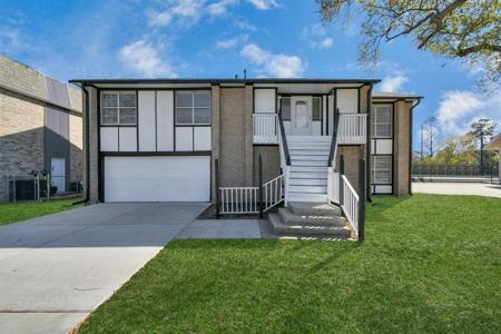 3211 Bayou Drive