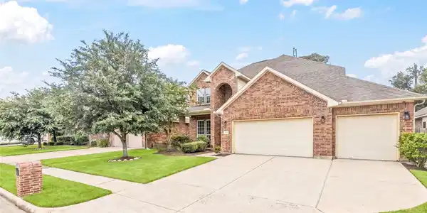 Image 2: Home features a three car garage