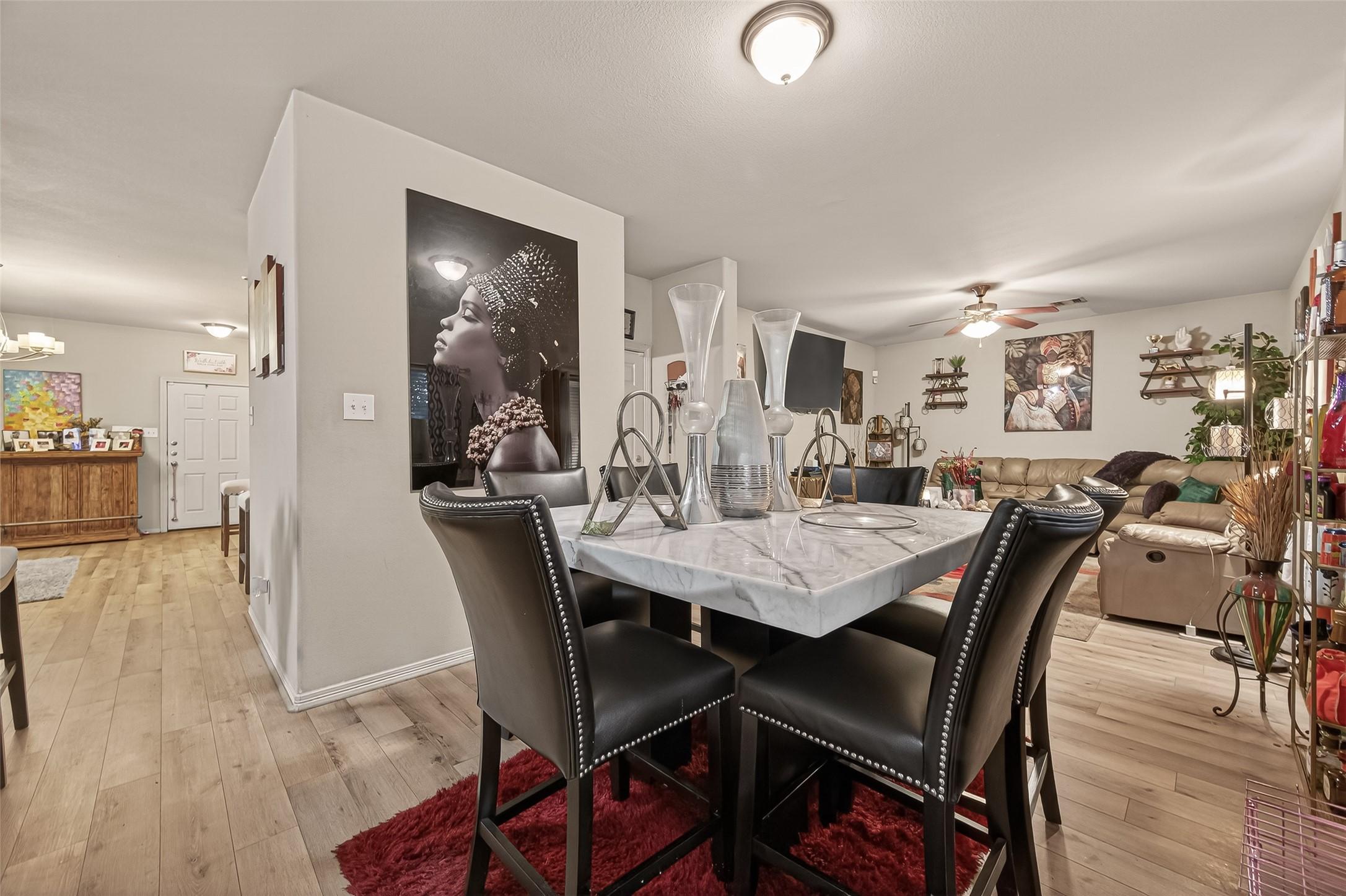 Image 3: Stylish dining area