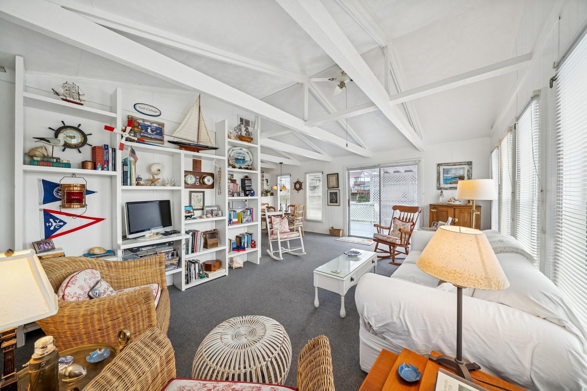 Image 2: Bright and inviting living area with vaulted ceili