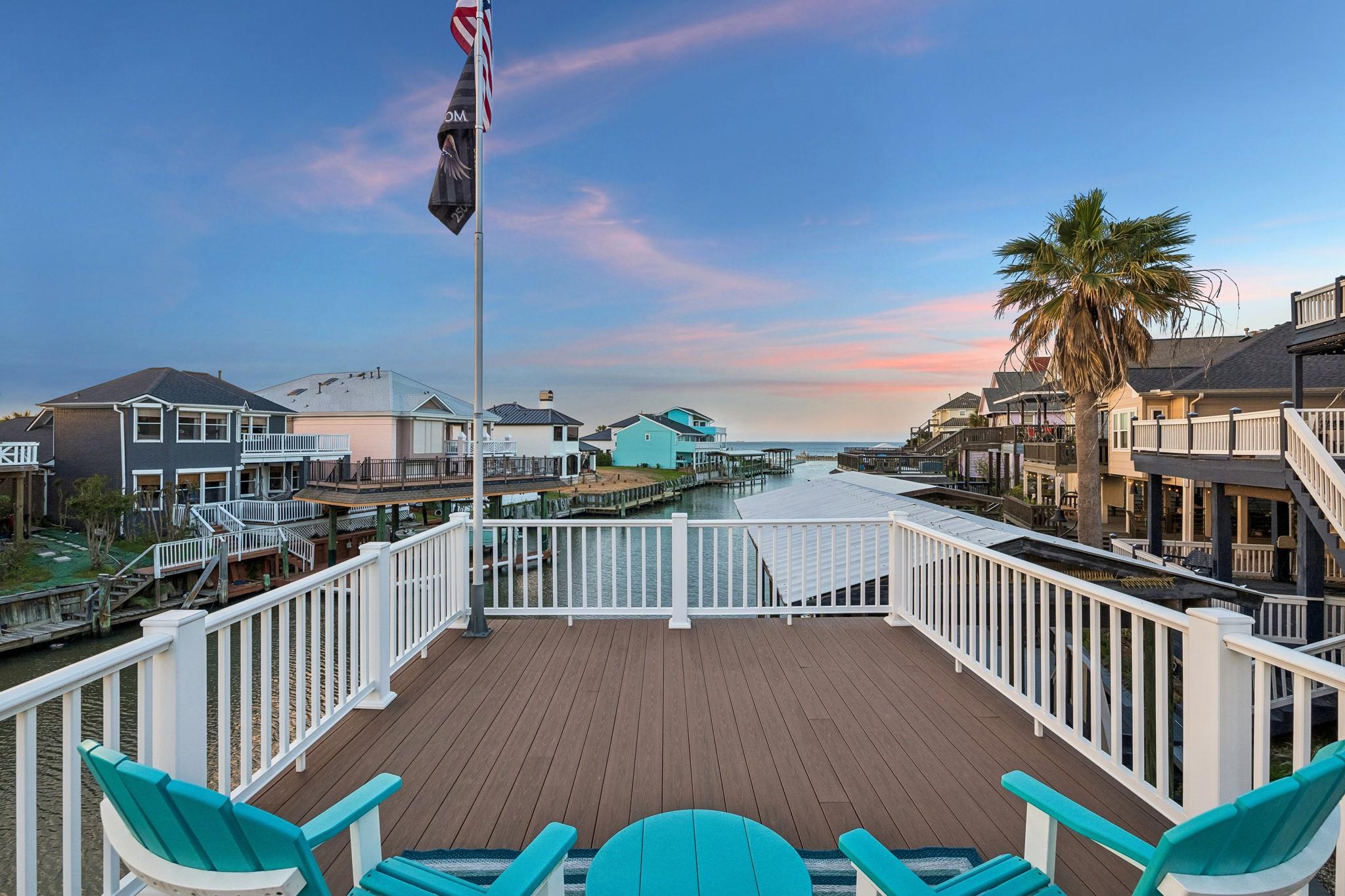 Image 2: BOATHOUSE ROOFTOP VERANDA IS ACCESSIBLE FROM THE 2
