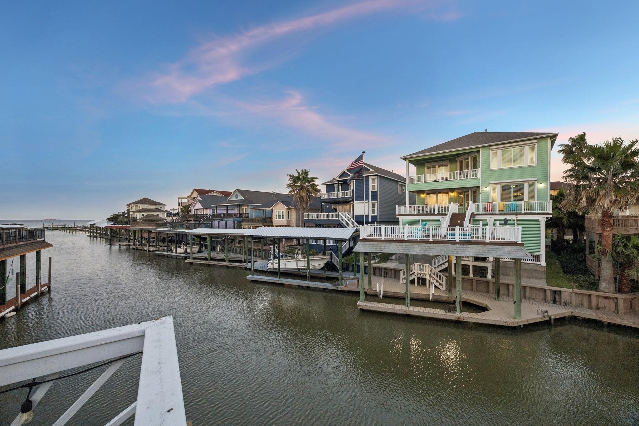 Image 4: WITH IT'S DEEP CANAL, PROTECTED CANAL, YOU CAN HOP