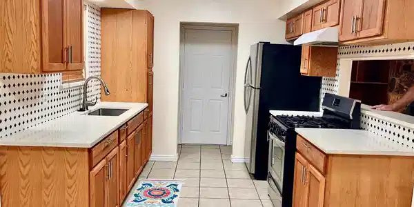 Image 4: ample cabinet in kitchen