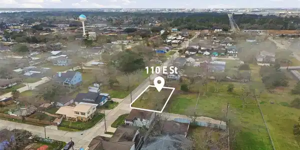 Image 2: The property is ideally located directly across fr