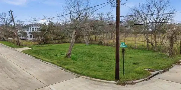 Image 4: The corner position provides added flexibility for