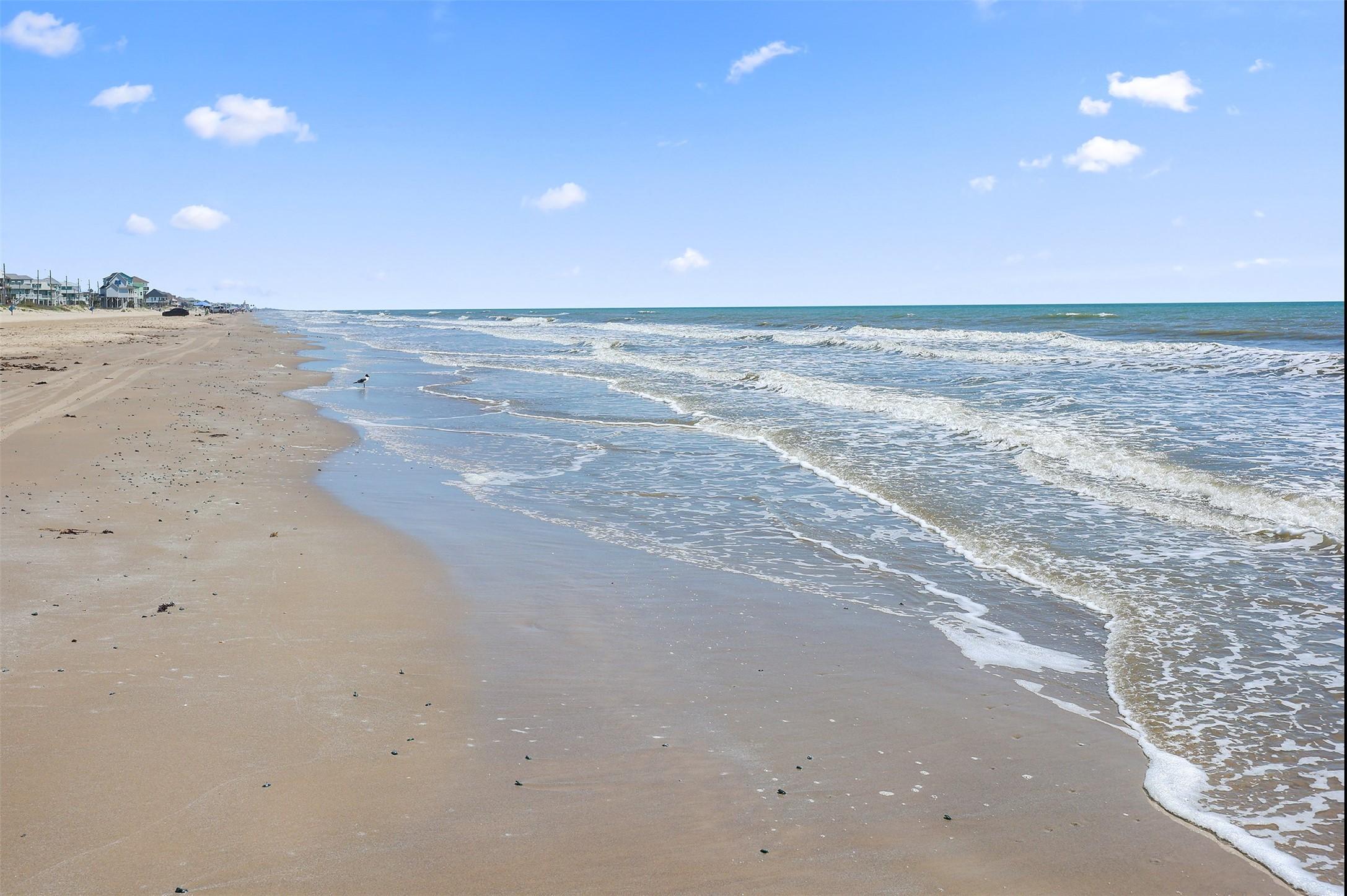 Image 3: Enjoy endless fun in the sun!