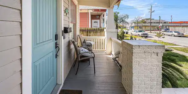 Image 4: Front porch