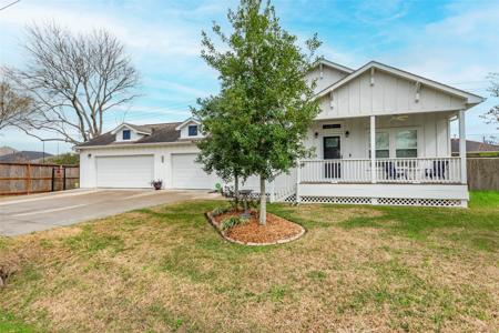 525 Lakeside Drive