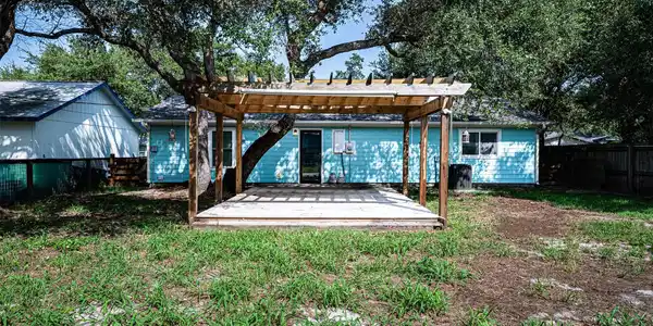 Image 3: custom pergola