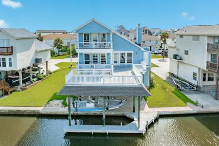 325 Admiral Circle