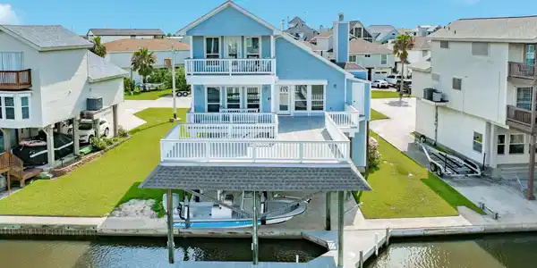 325 Admiral Circle