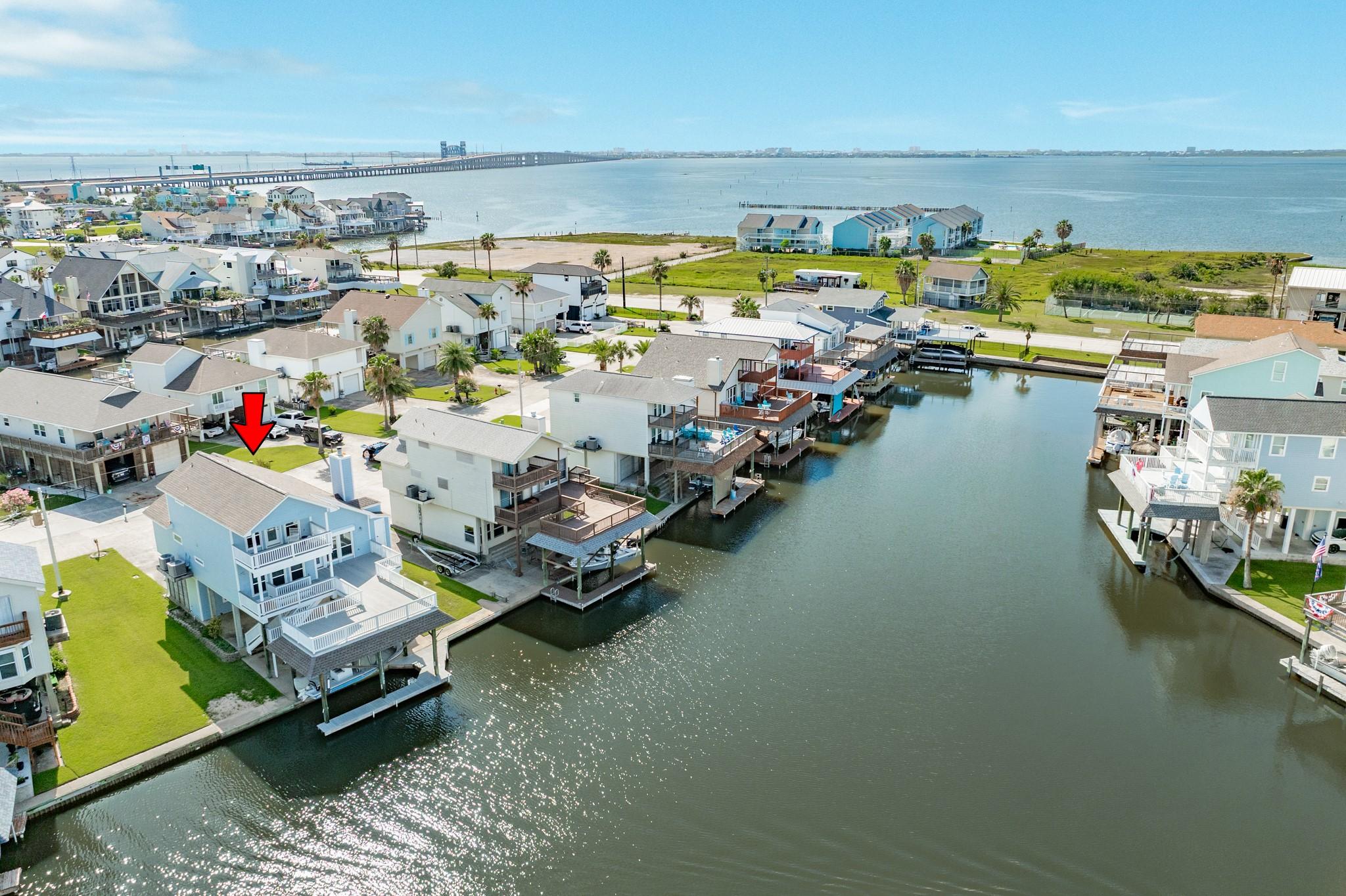 Image 3: Wonderful water views await of West Galveston Bay