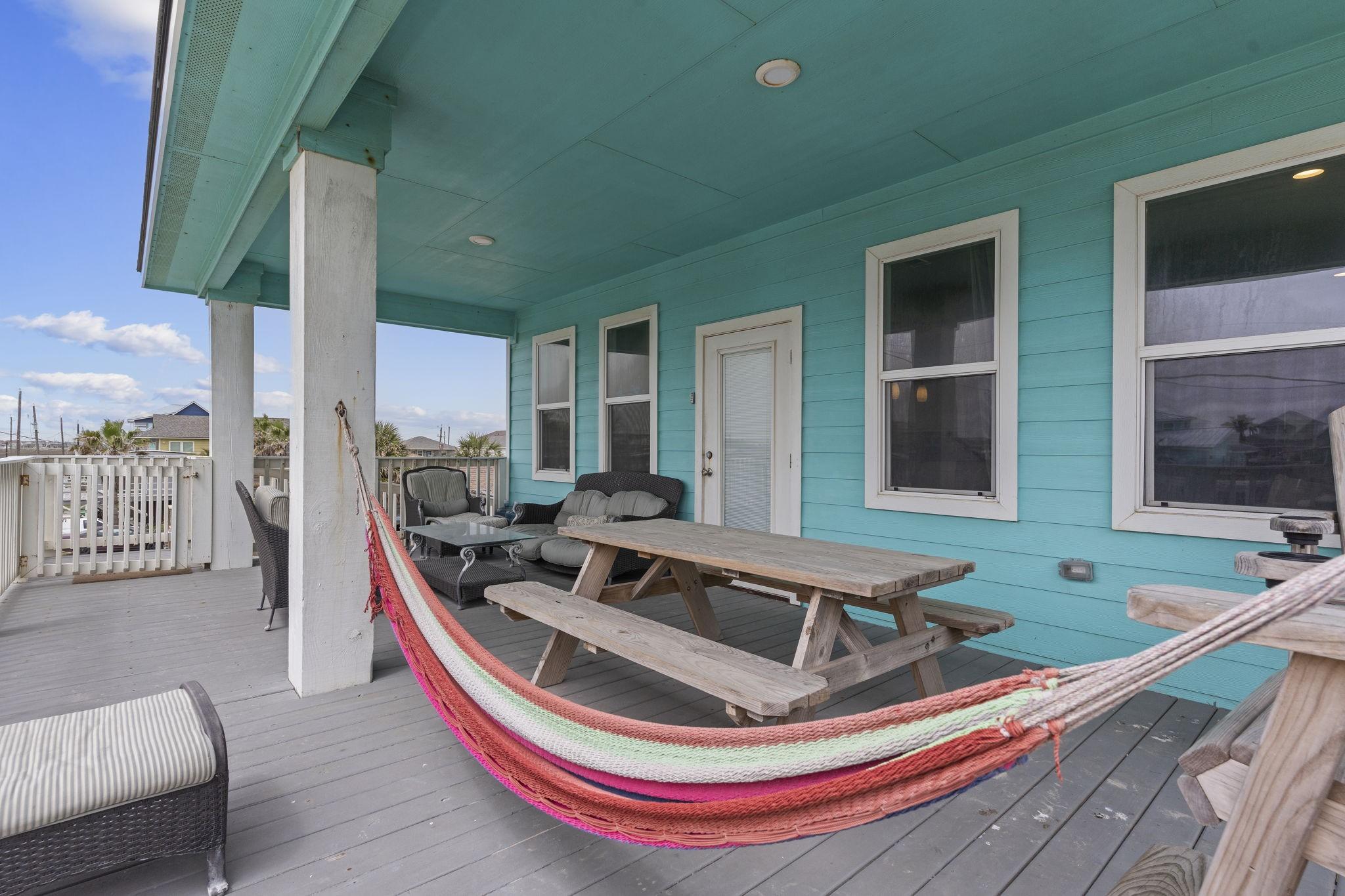 Image 2: Feel the ocean breeze while you sip a cool drink
