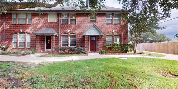 1205 El Camino Drive