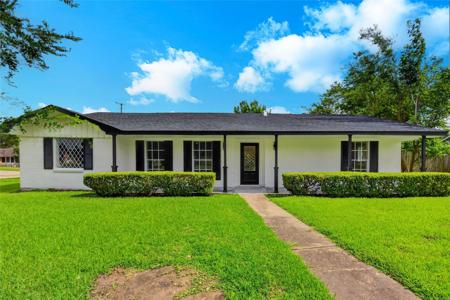 4820 Country Club View
