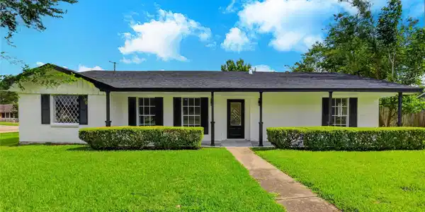 4820 Country Club View