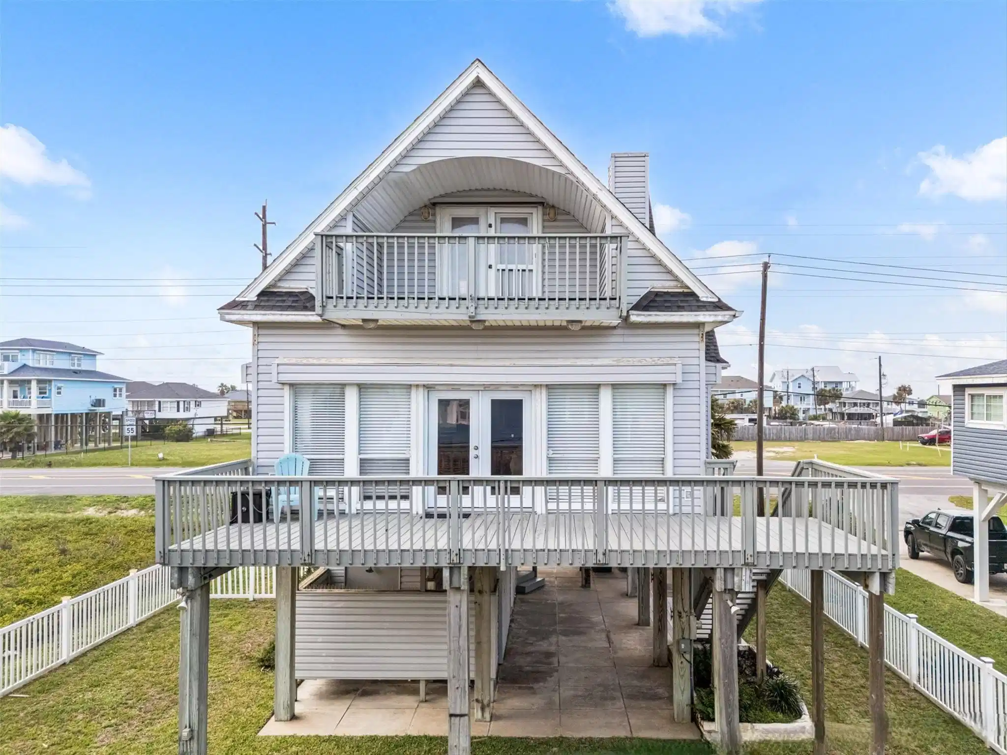 Image 1: This attractive beach house has everything you cou