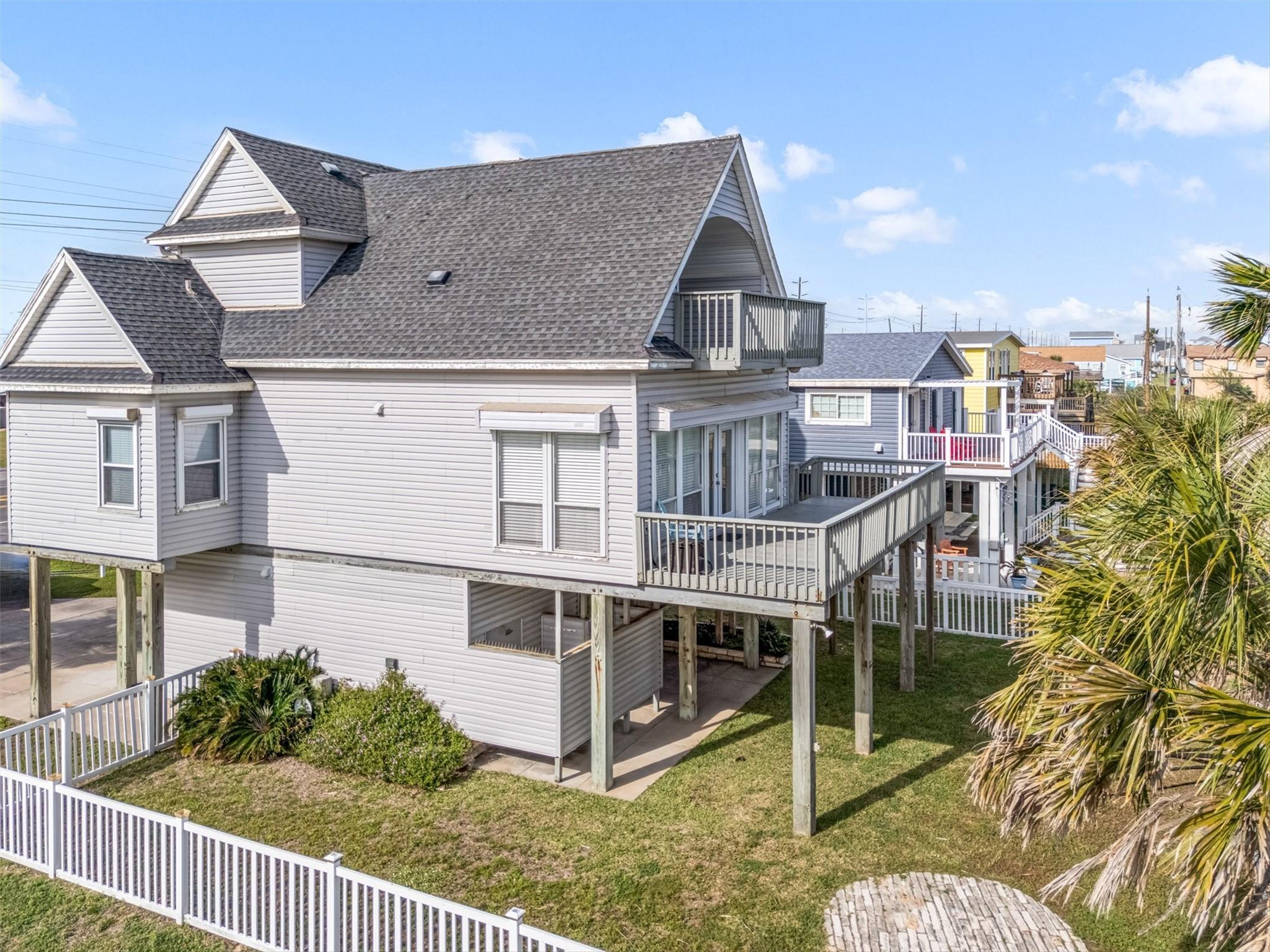 Image 4: Be ready to enjoy the decks and covered patio belo