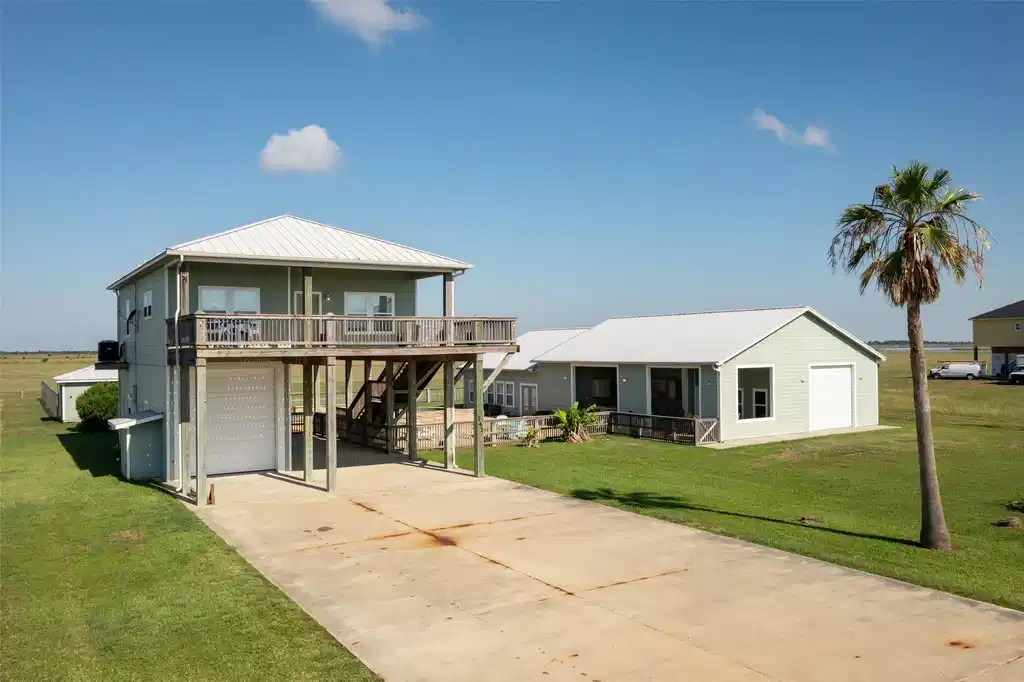 Image 1: What an awesome property.  Home is 3 bedrooms 2 fu