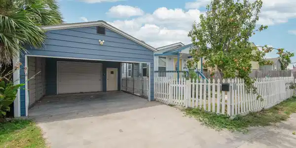 Image 3: A view of the covered carport and gated driveway,