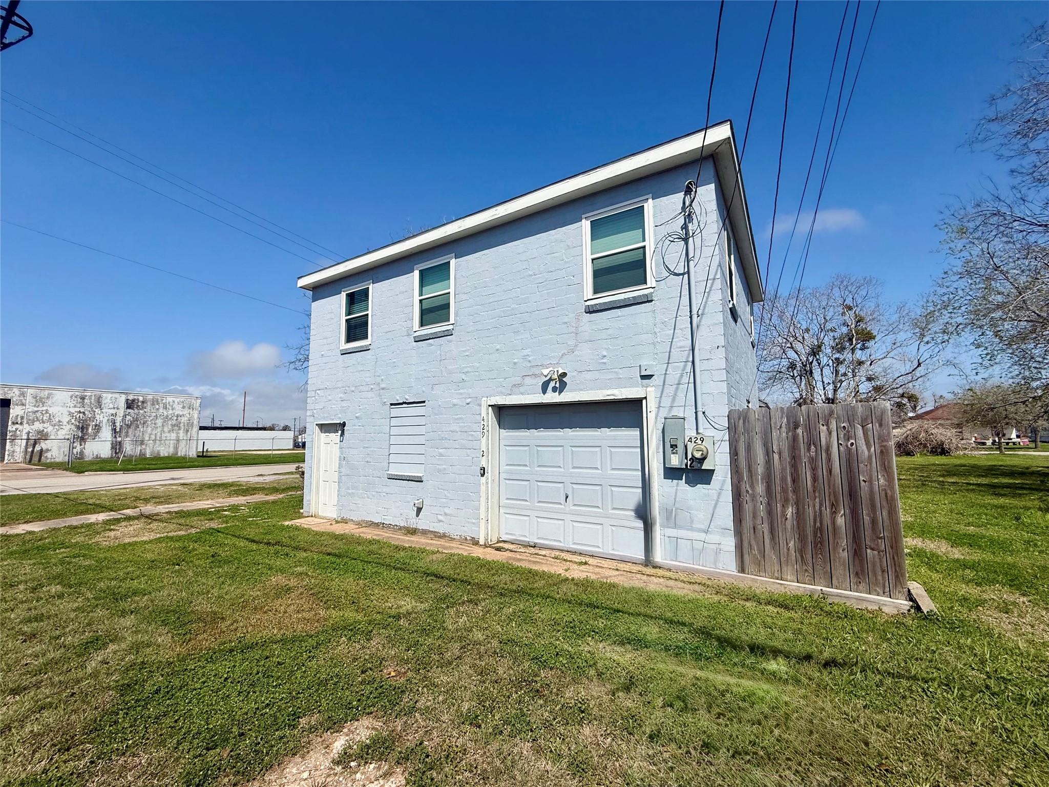 Image 4: Garage Apartment