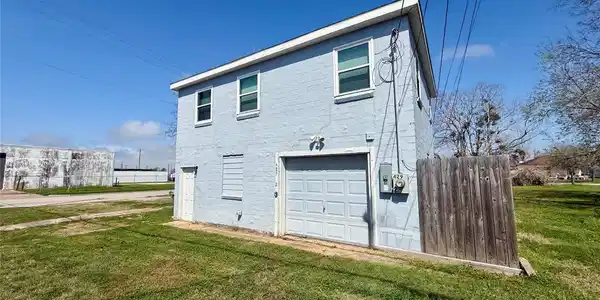 Image 4: Garage Apartment