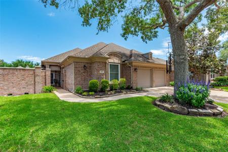 2424 Wentworth Oaks Court