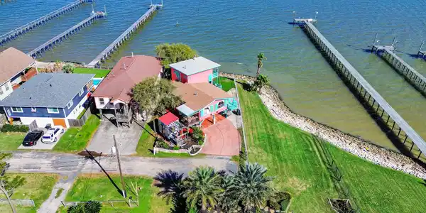 Image 2: Bulkead with rip & rap & ability to rebuild pier d