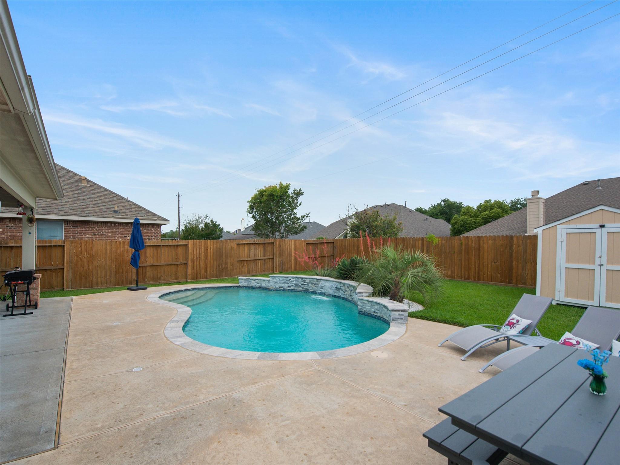 Image 2: Nothing better than your own private pool to cool