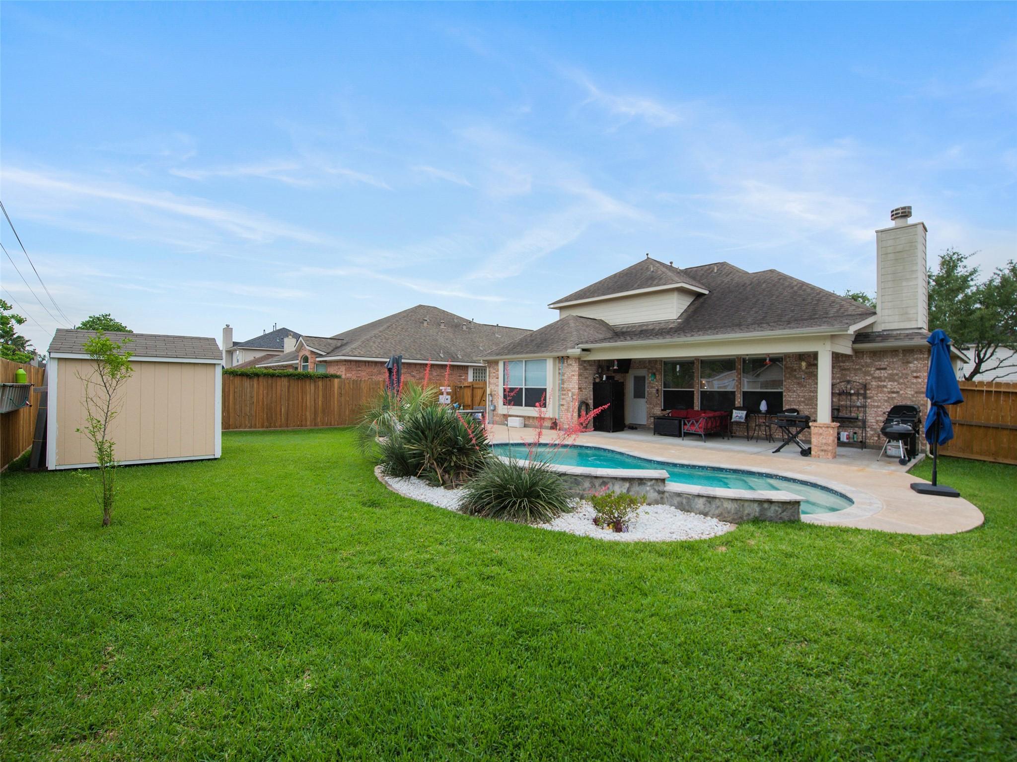 Image 4: Yet you still have lots of great lawn space for ki