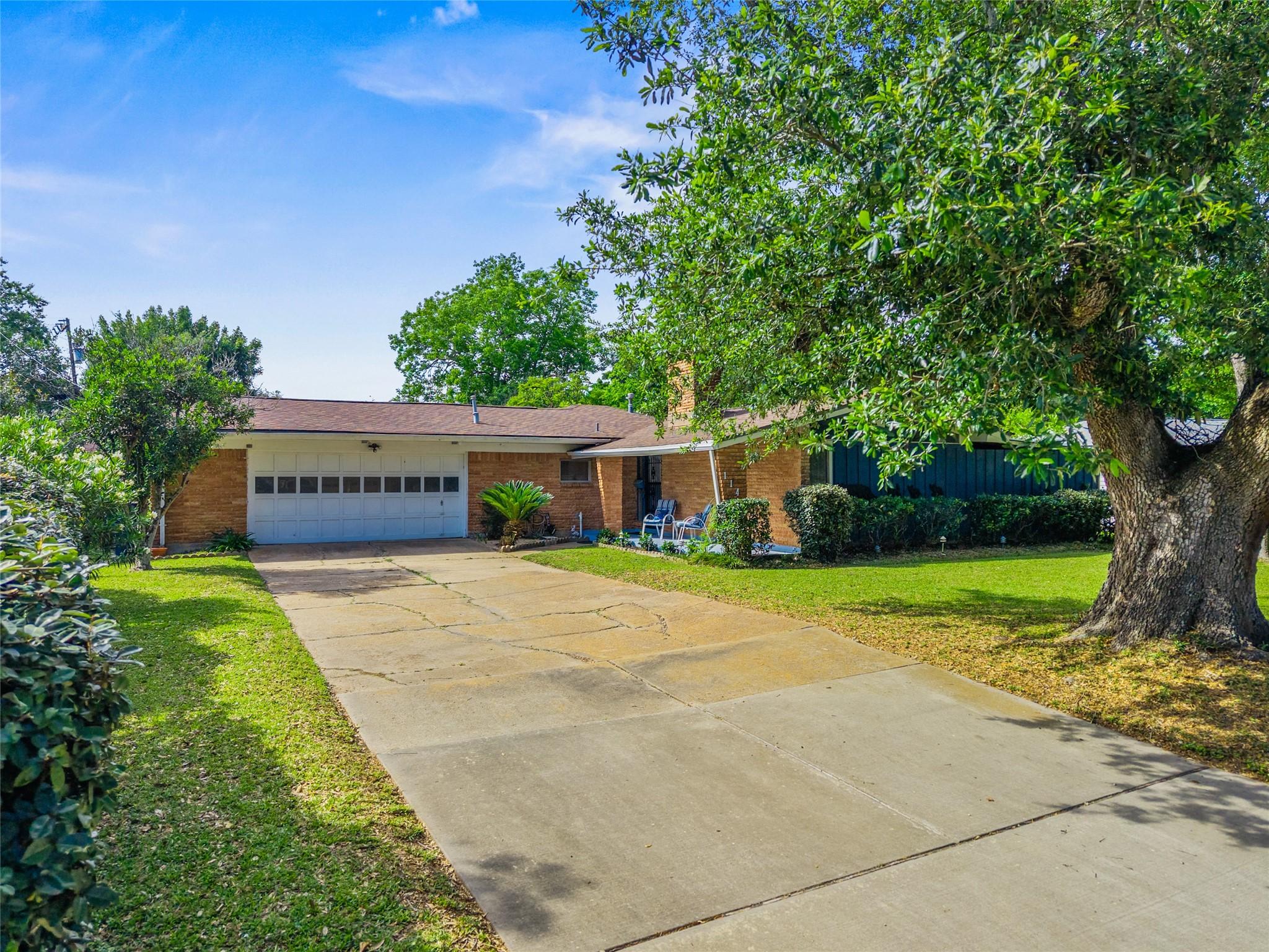 Image 3: Long driveway, inviting front porch, covered acces