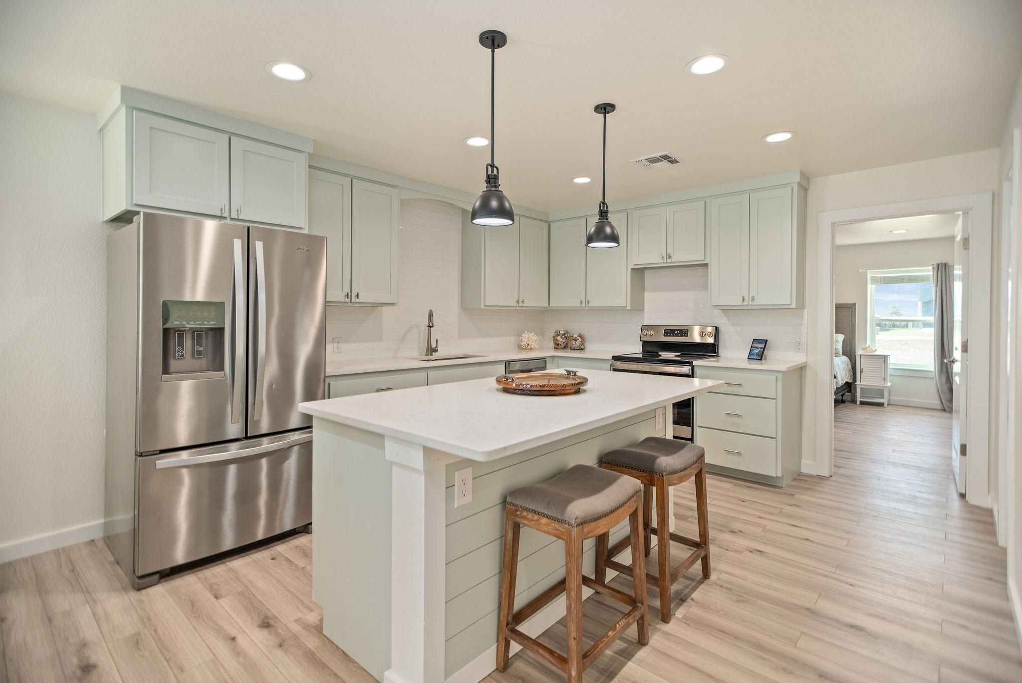 Image 4: Kitchen with Large Island